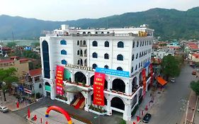 Hai Yen Luxury Hotel  3*